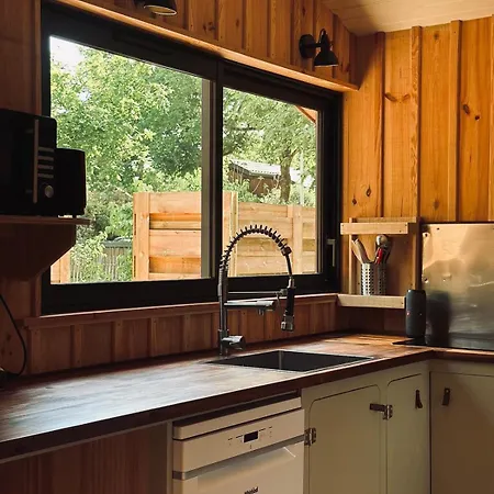 Cabin, Terrace And Enclosed Garden Holiday home